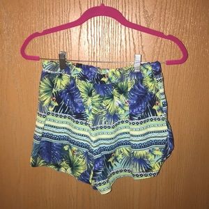 Cute summery 2 piece top and bottom